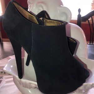 Circus by Sam Edelman suede platform shooties